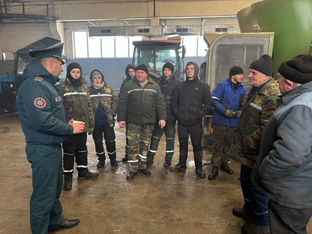 Спасатели в трудовых коллективах сельхозпредприятий Пинского районе