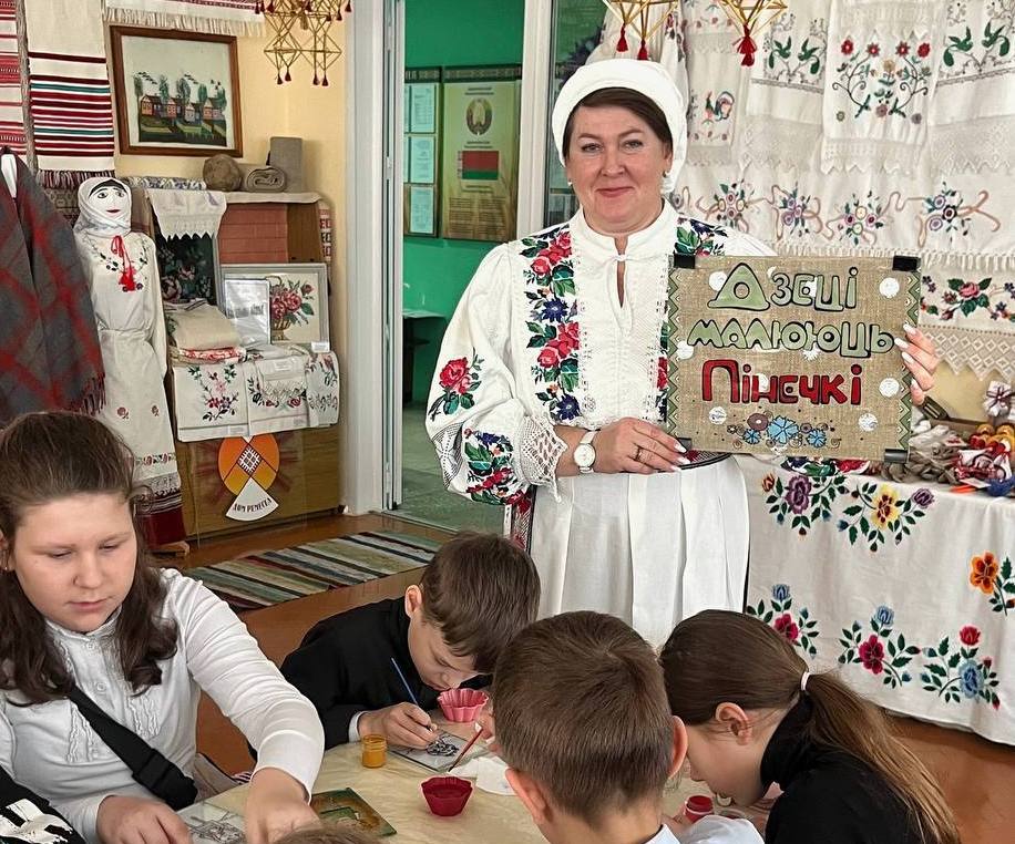 Городские школьники узнали, что такое «Маляваны дыван» и где заказывали куфар для приданного