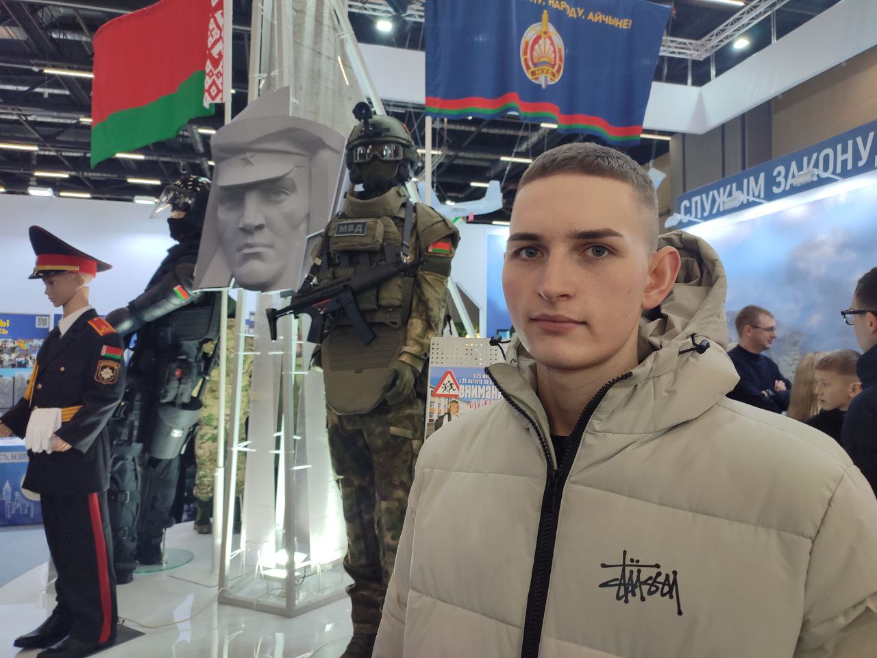 Выставка «Моя Беларусь»: сотрудники Пинского ГОВД и воспитанники ВПК «Щит Полесья» оценили достижения страны
