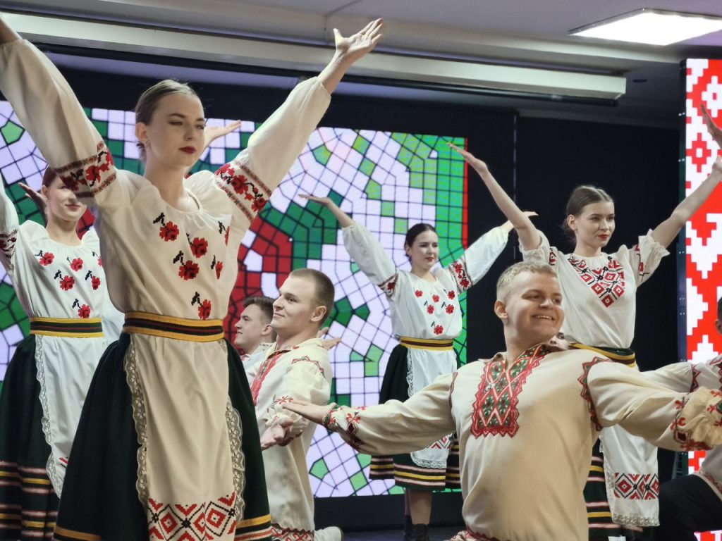 Душевный концерт и "Мамины пироги": Теплое поздравление для стражей границы