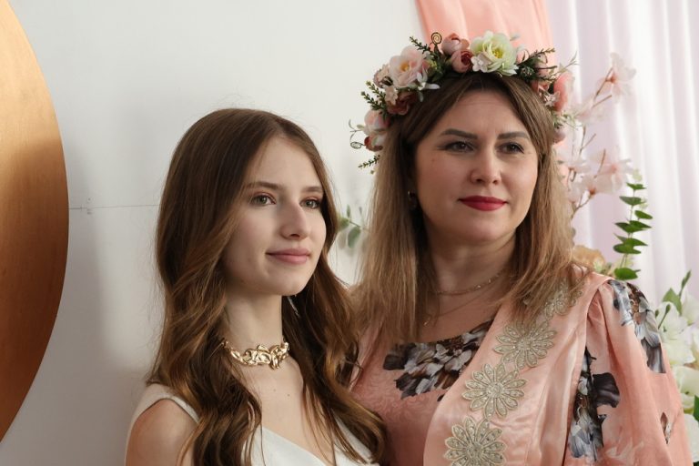 В Оснежицах поздравили прекрасных тружениц Пинского района с праздником весны