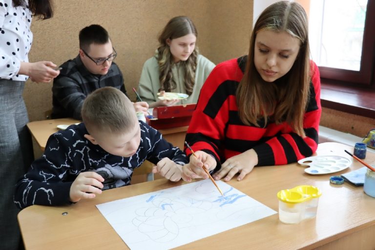 Творчество без границ: «Солнечное искусство» объединило всех Творчество без границ: «Солнечное искусство» объединило всех