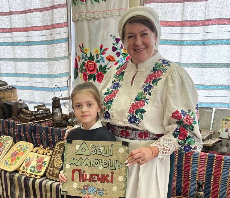 Городские школьники узнали, что такое «Маляваны дыван» и где заказывали куфар для приданного