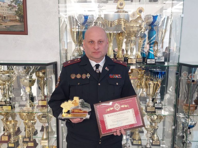 В Пинском РОВД провели на пенсию начальника ОГАИ Вячеслава Голяковича