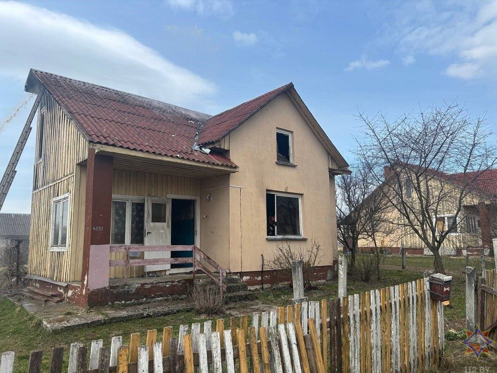 На пожаре в д. Охово Пинского района соседка спасла мужчину