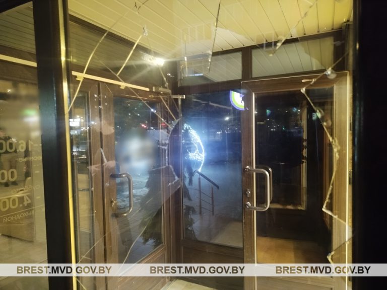 Пинчанин устроил дебош в ресторане