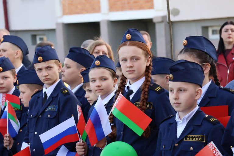 В Пинском районе в День единения народов Беларуси и России почтили память героев братских стран