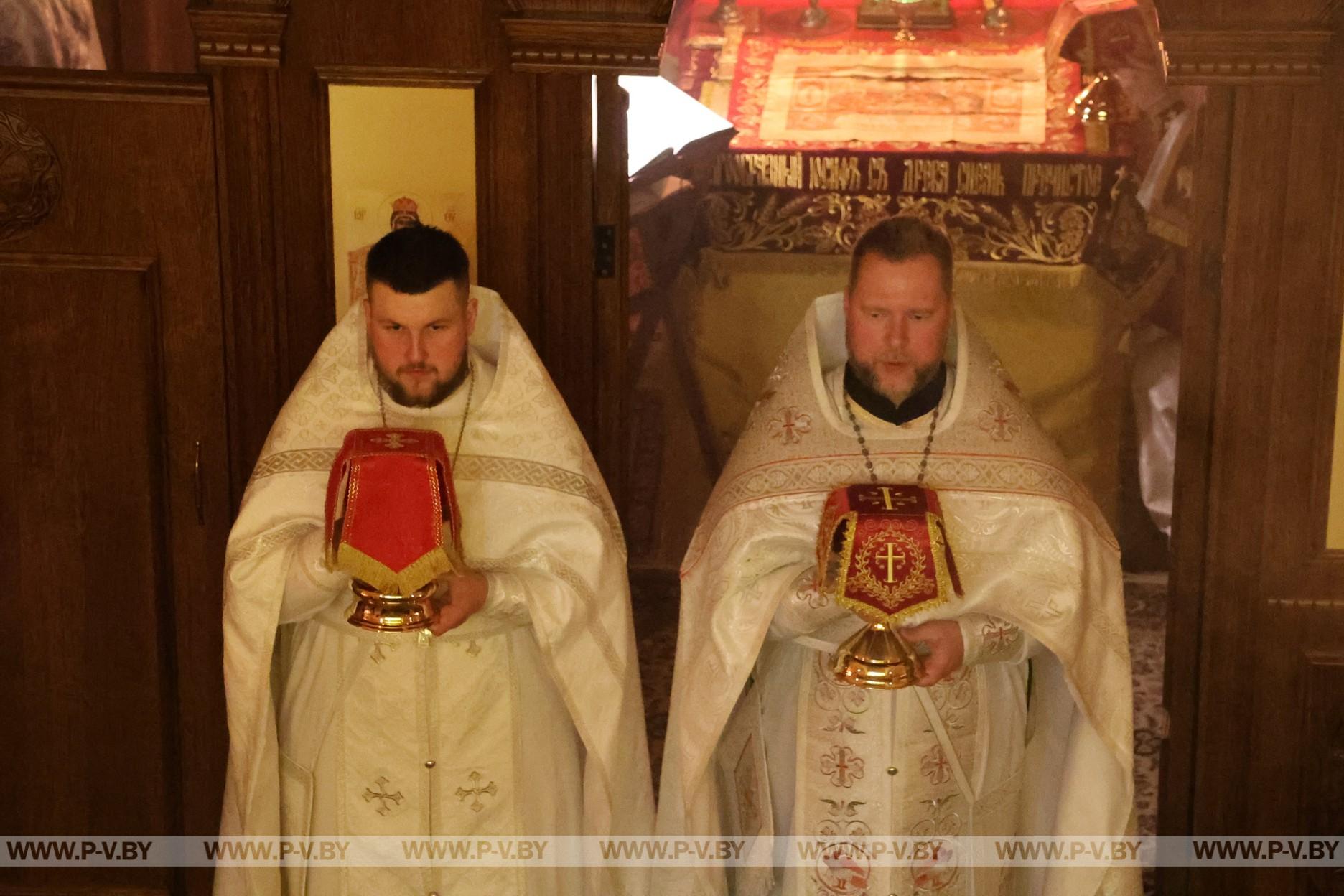 Православные верующие отмечают Пасху