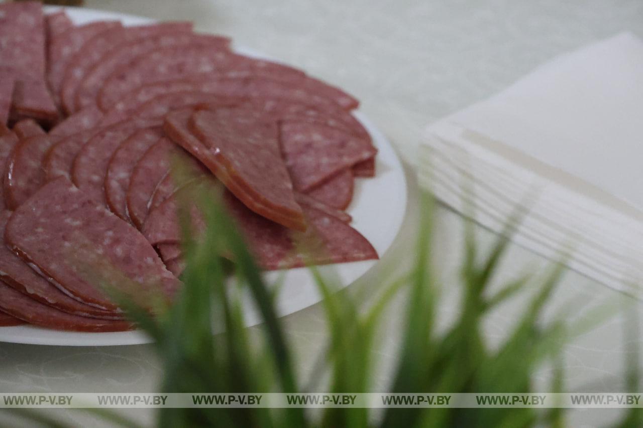 Журналисты будущего в гостях у Пинского мясокомбината: семинар-практикум для юных талантов