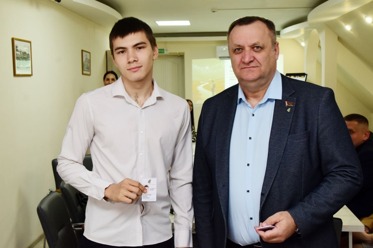 «Искра»: молодежь Пинщины прокачала навыки и пополнила ряды партии «Белая Русь»