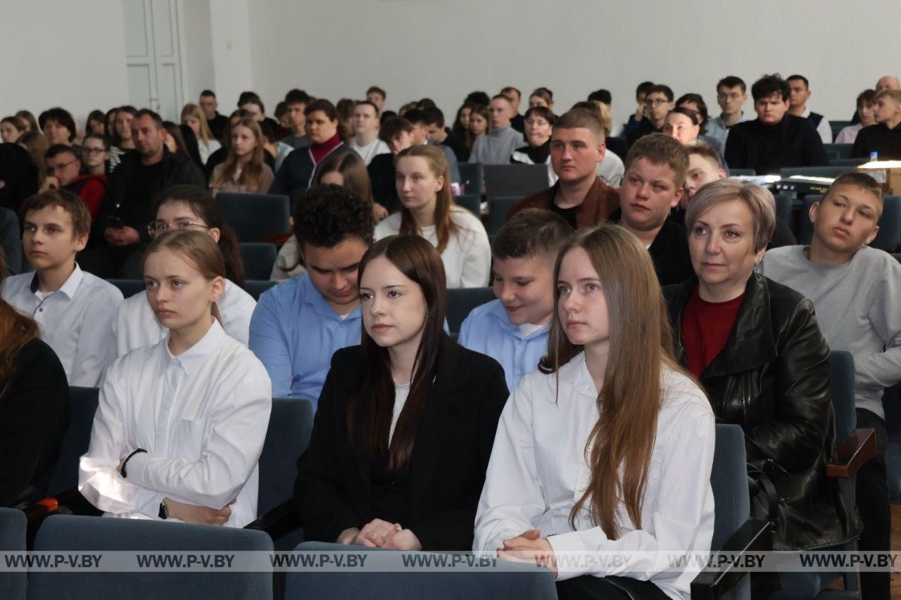 В Пинском аграрном колледже школьникам четырёх районов показали, кем работать в сельском хозяйстве