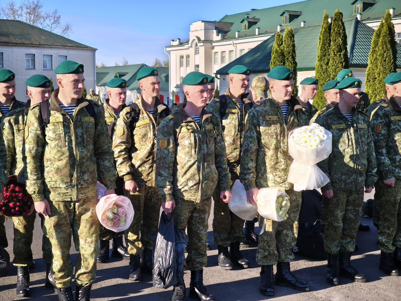 Военнослужащие Пинского пограничного отряда, отслужившие установленный срок, возвращаются домой