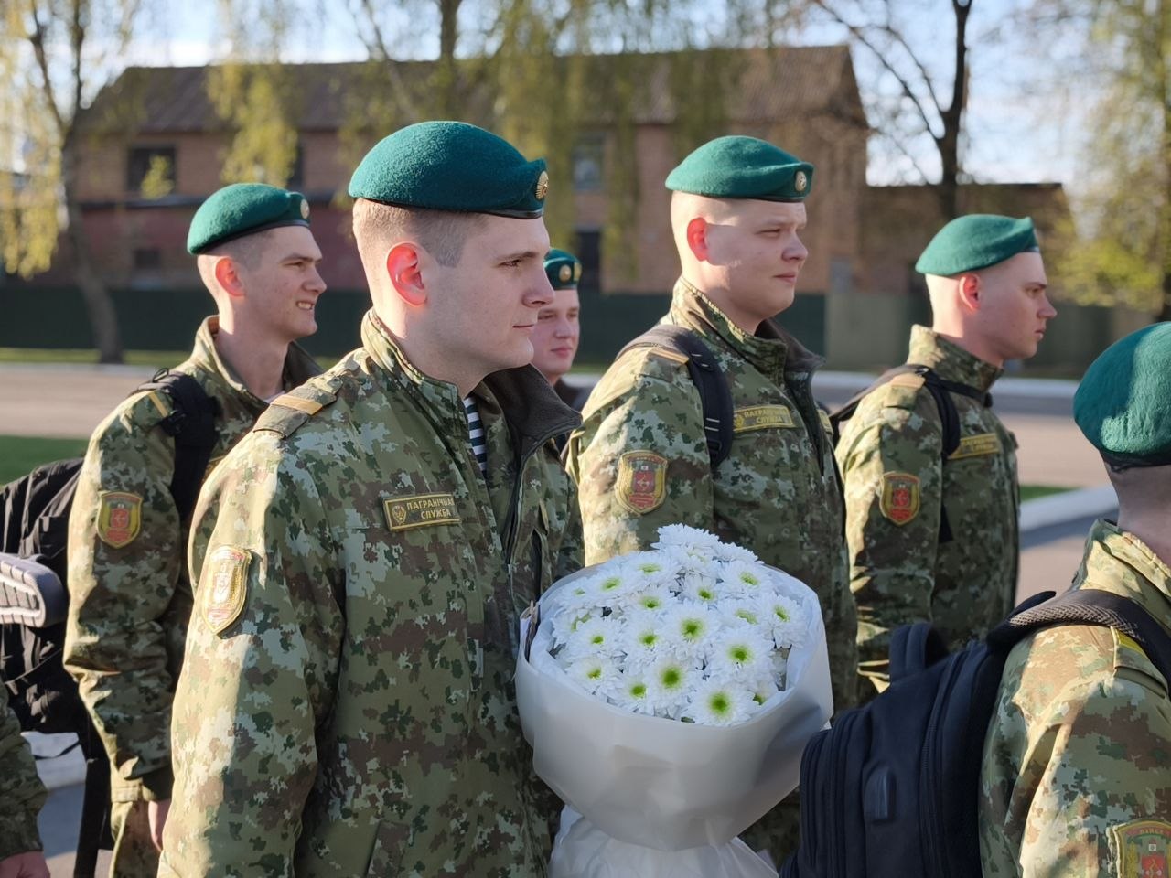 Военнослужащие Пинского пограничного отряда, отслужившие установленный срок, возвращаются домой