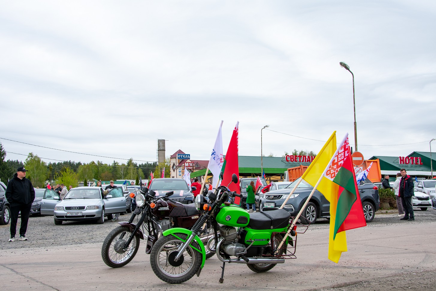 Сегодня в Пинске прошел масштабный патриотический автопробег
