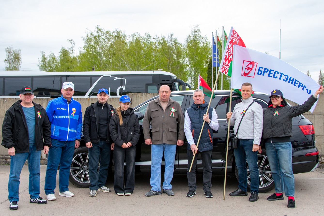 Сегодня в Пинске прошел масштабный патриотический автопробег
