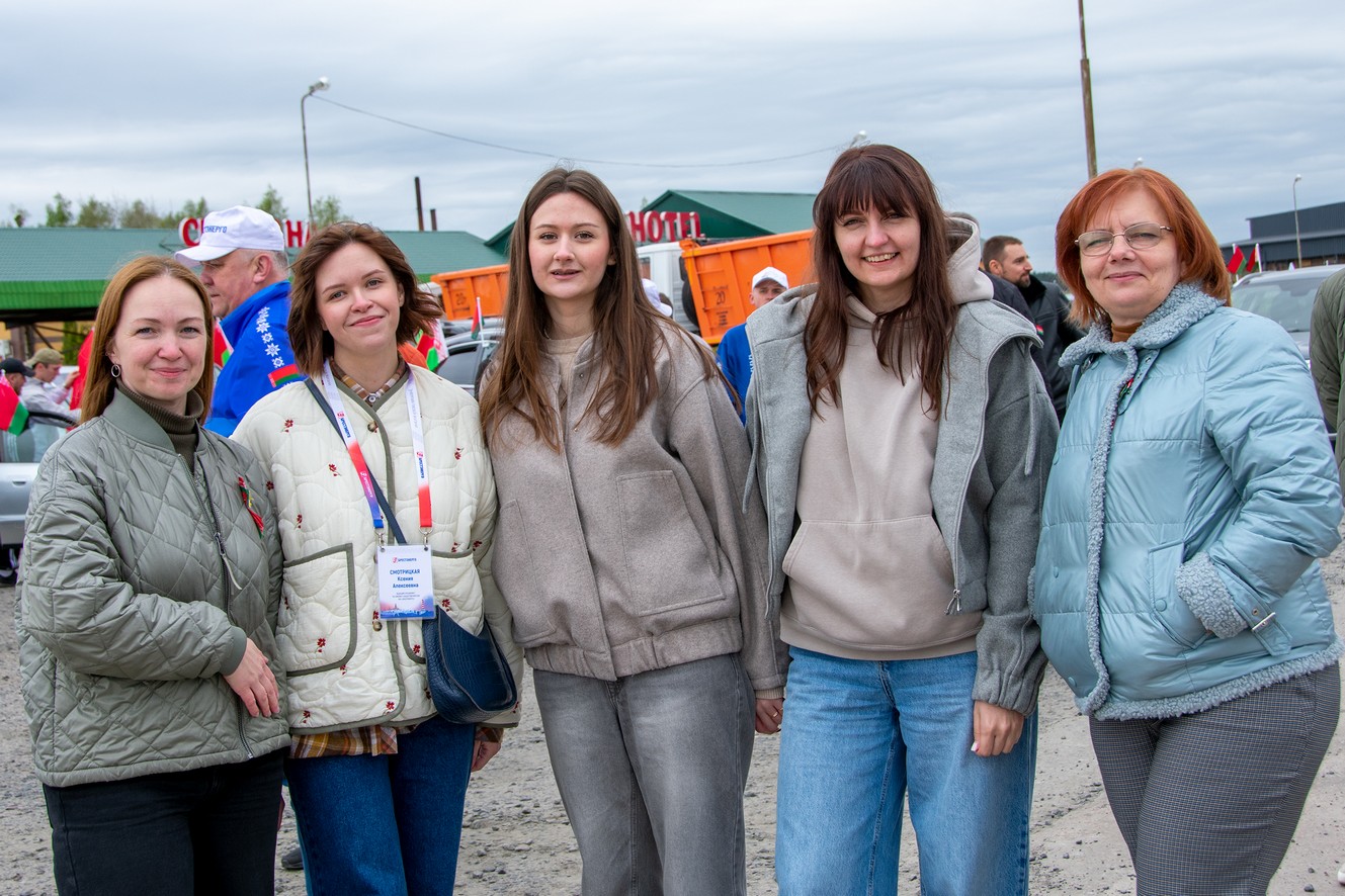 Сегодня в Пинске прошел масштабный патриотический автопробег