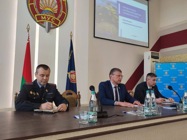 Сегодня Пинск с рабочим визитом посетил начальник ГУБЭП Дмитрий Щедраков Сегодня Пинск с рабочим визитом посетил начальник ГУБЭП Дмитрий Щедраков