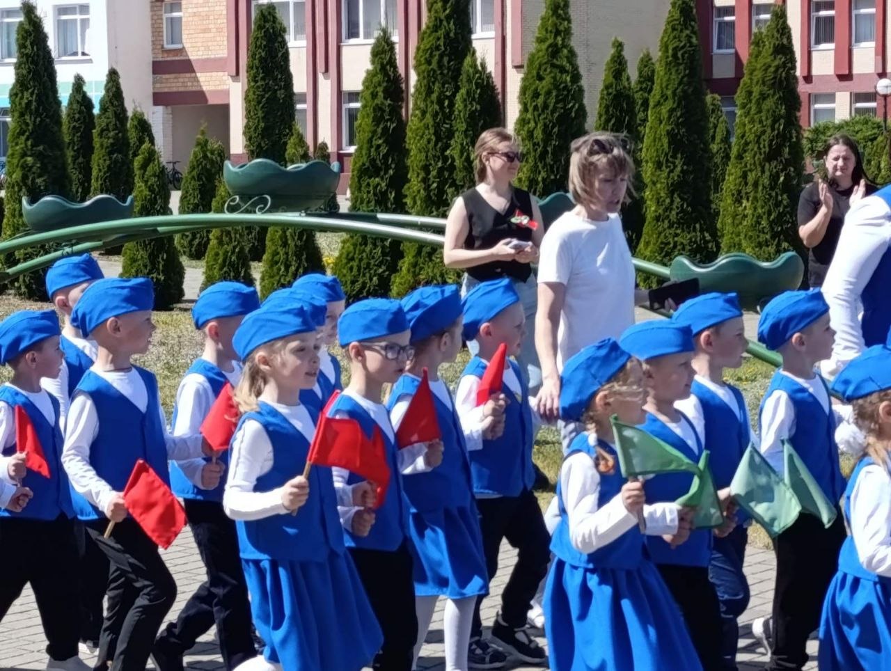 В Парохонской средней школе прошел традиционный смотр-конкурс строя и песни