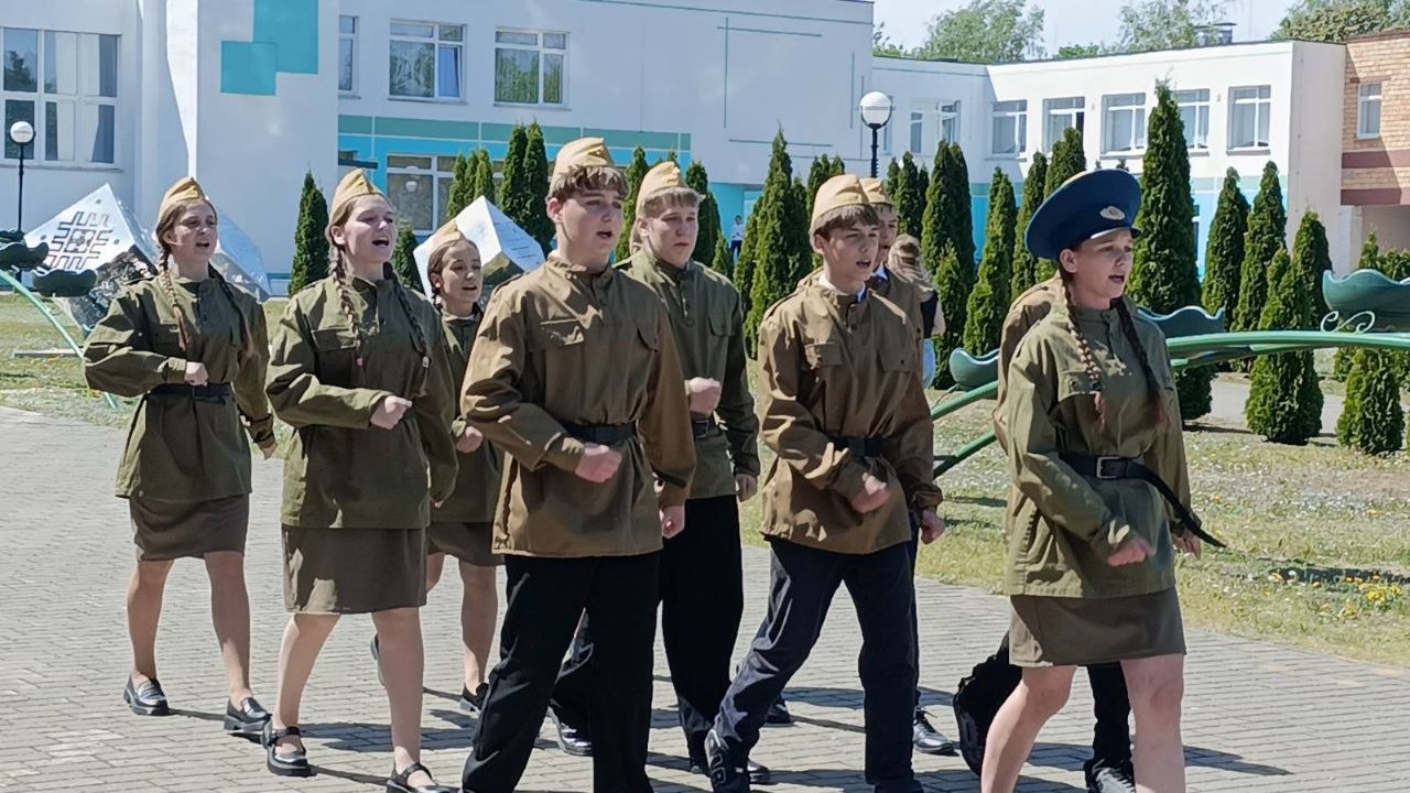 В Парохонской средней школе прошел традиционный смотр-конкурс строя и песни