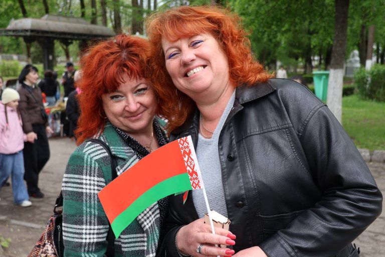 В парке культуры и отдыха проходят народные гулянья
