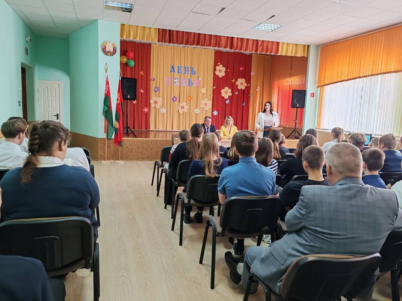 Душевная встреча в школе в День семьи