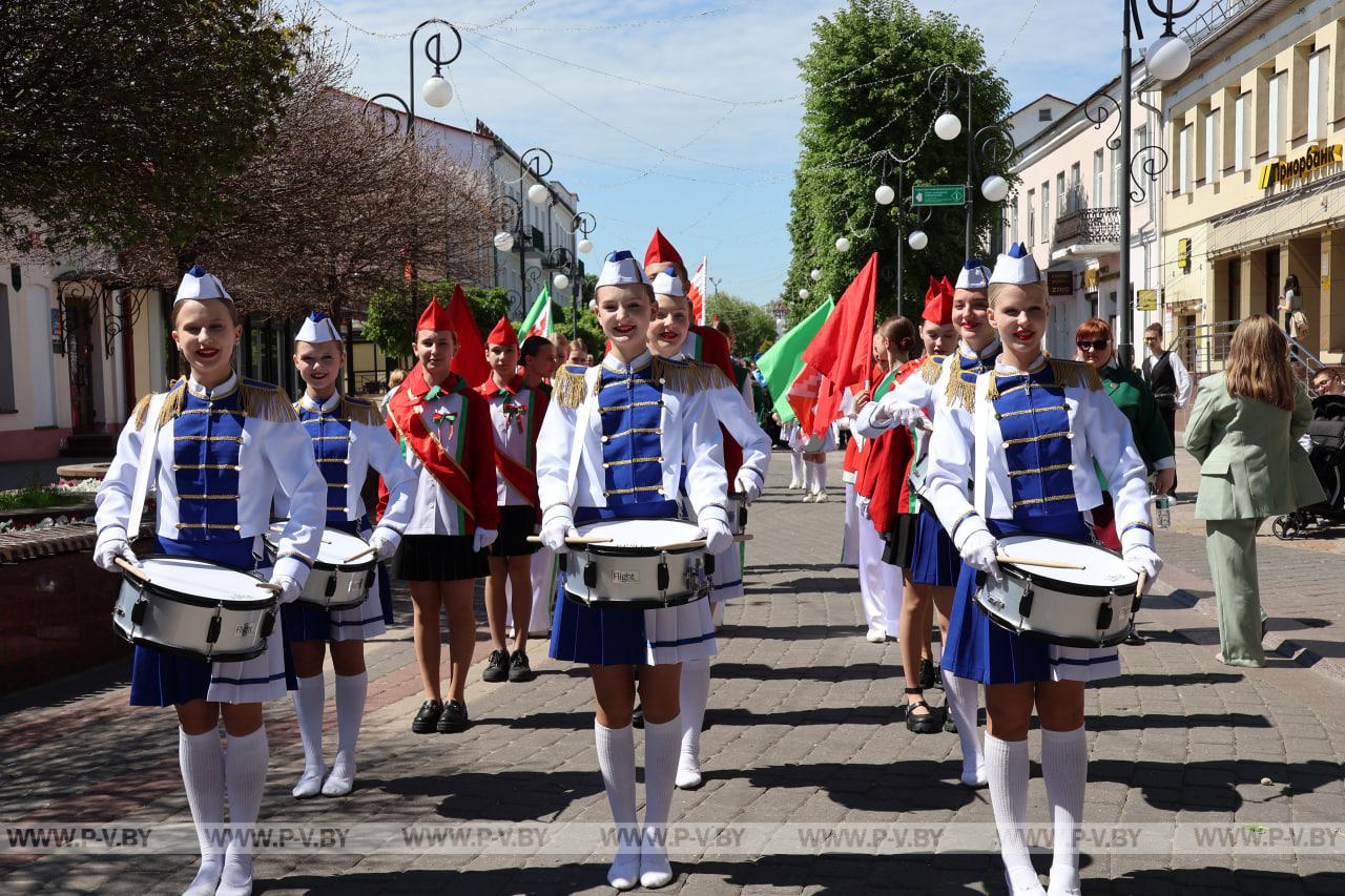 800 юных пинчан прошли маршем в День пионерской дружбы