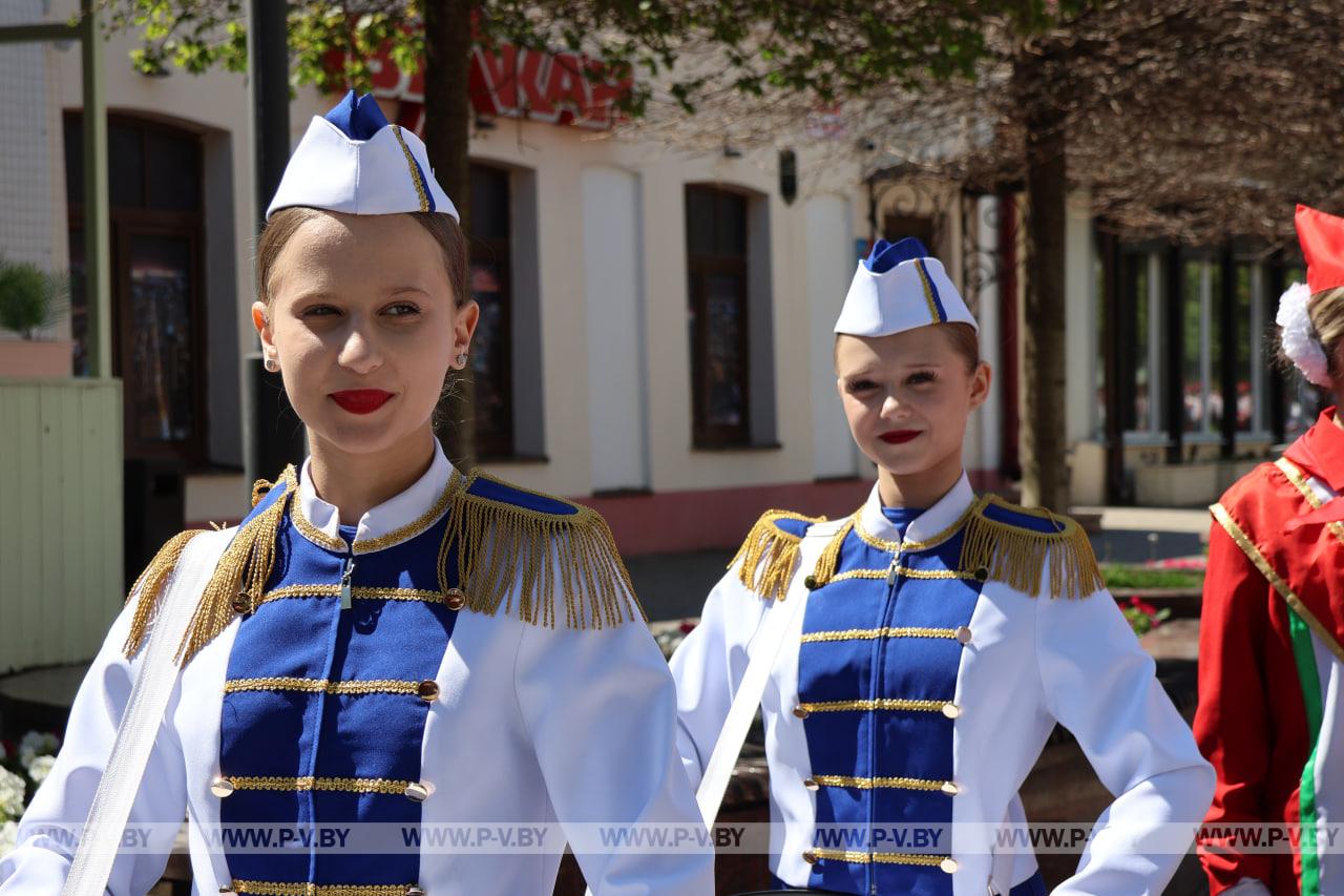 800 юных пинчан прошли маршем в День пионерской дружбы