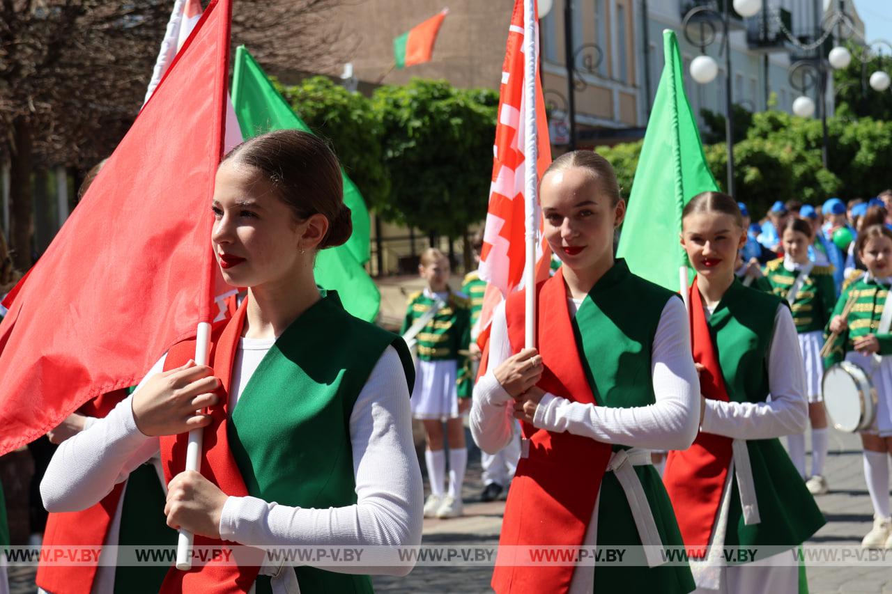 800 юных пинчан прошли маршем в День пионерской дружбы