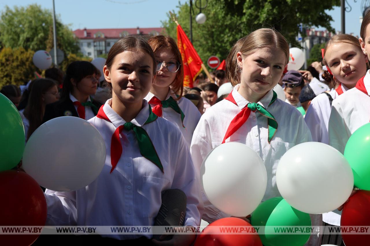 800 юных пинчан прошли маршем в День пионерской дружбы