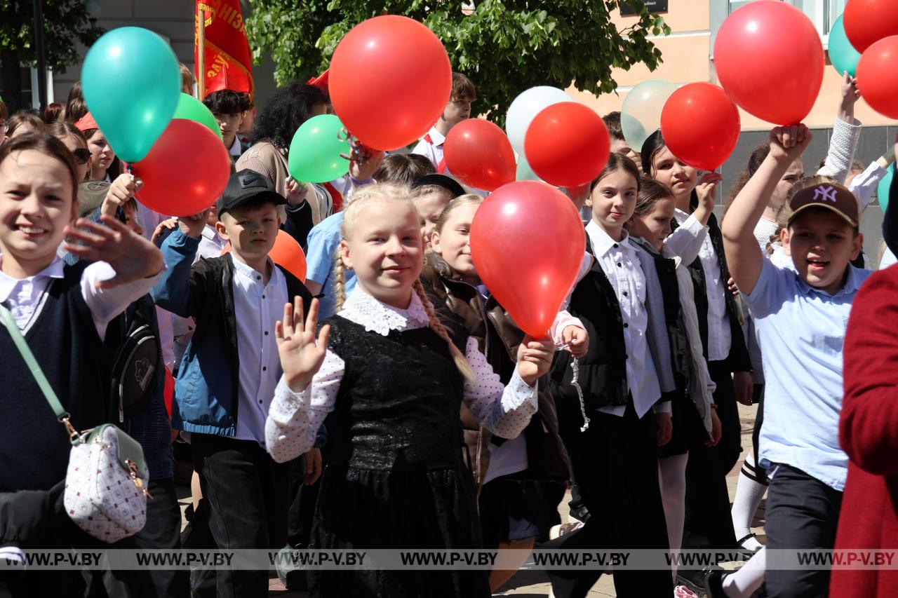 800 юных пинчан прошли маршем в День пионерской дружбы