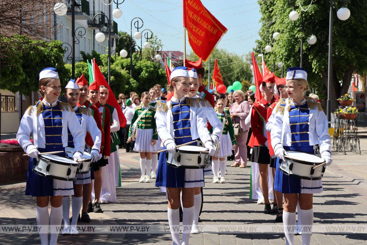 800 юных пинчан прошли маршем в День пионерской дружбы