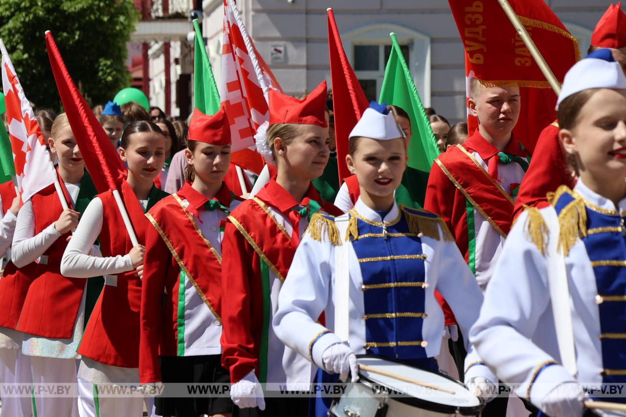 800 юных пинчан прошли маршем в День пионерской дружбы