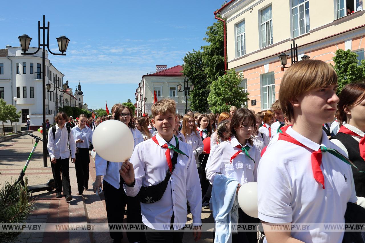 800 юных пинчан прошли маршем в День пионерской дружбы