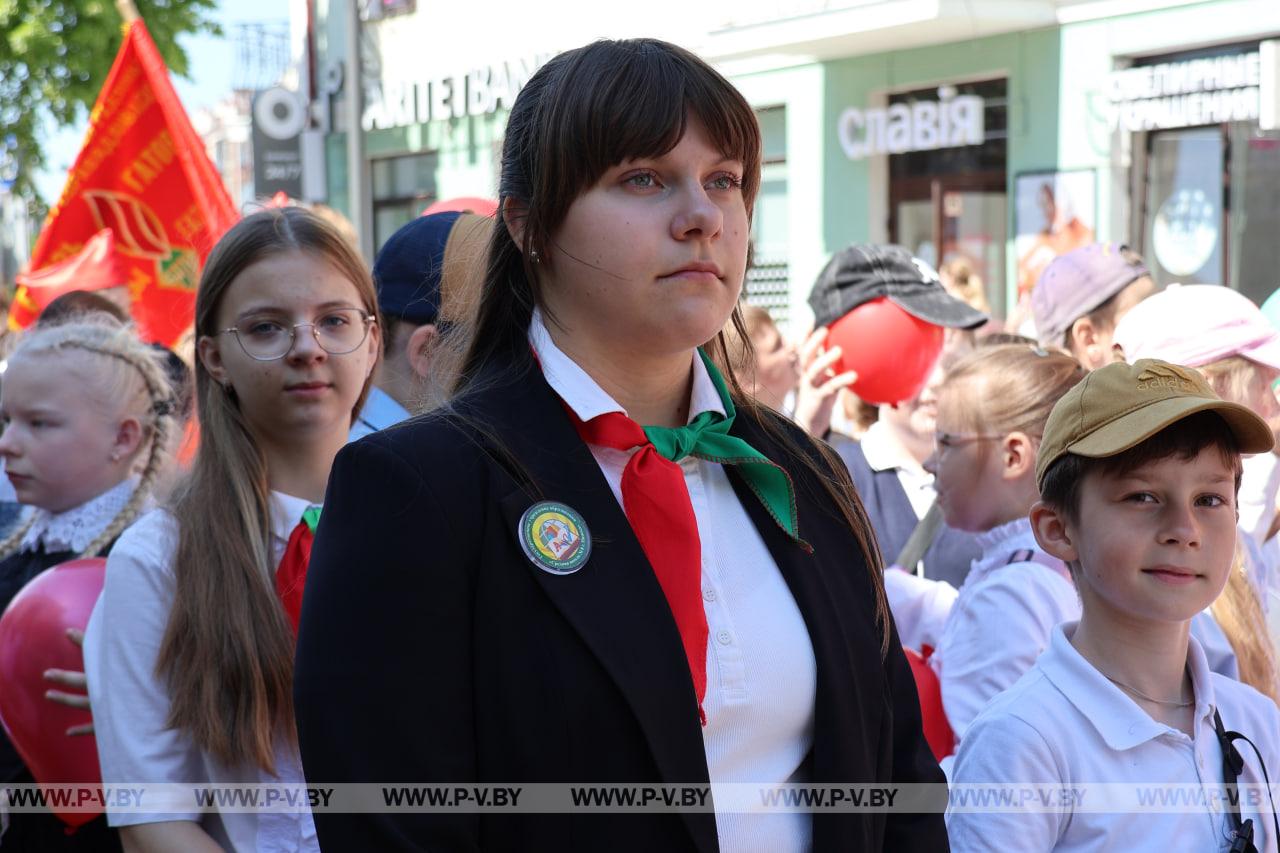 800 юных пинчан прошли маршем в День пионерской дружбы