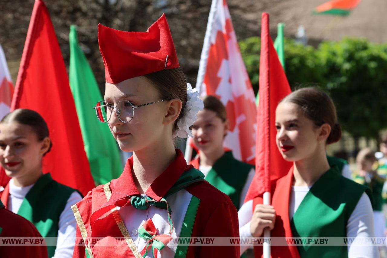 800 юных пинчан прошли маршем в День пионерской дружбы