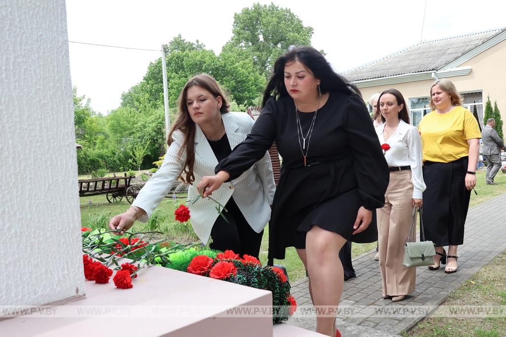 Героинями буклета «Беларусачка» стали 15 жительниц Пинского района