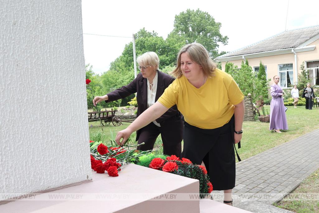Героинями буклета «Беларусачка» стали 15 жительниц Пинского района