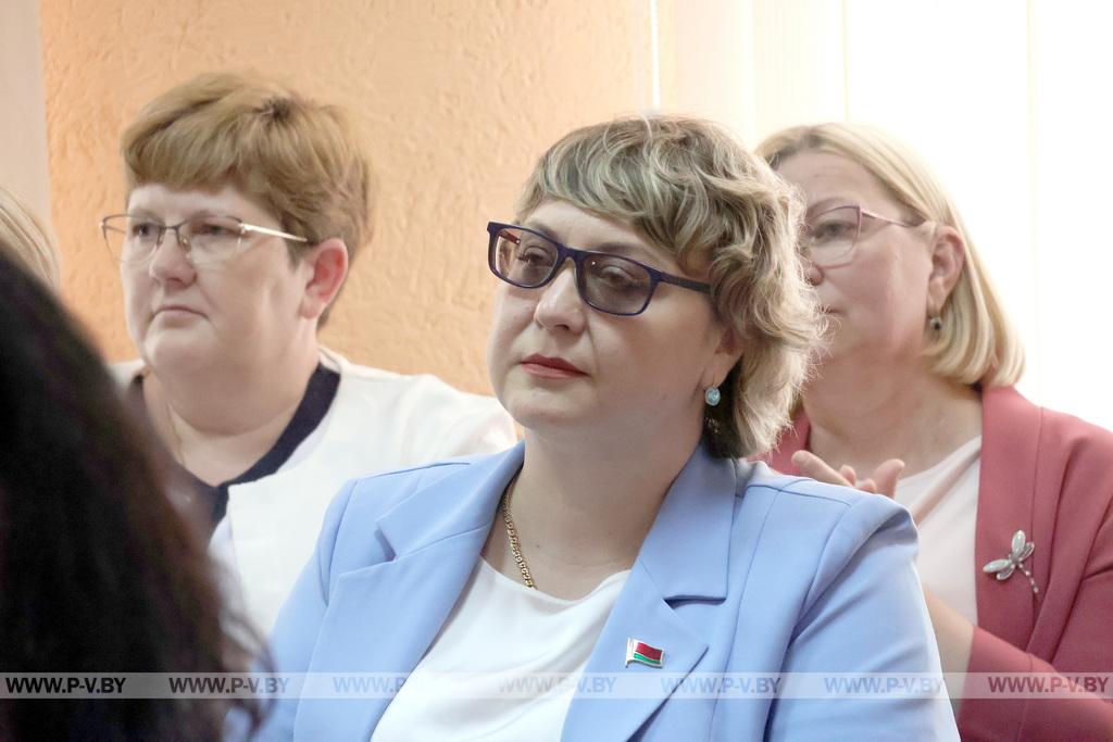Героинями буклета «Беларусачка» стали 15 жительниц Пинского района