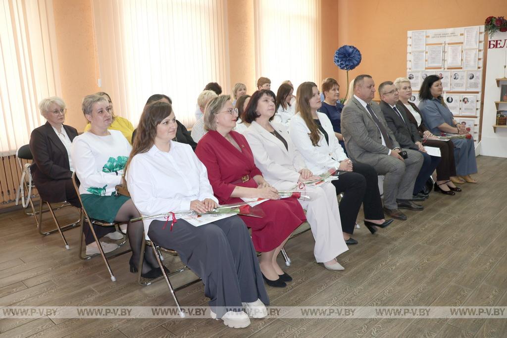 Героинями буклета «Беларусачка» стали 15 жительниц Пинского района