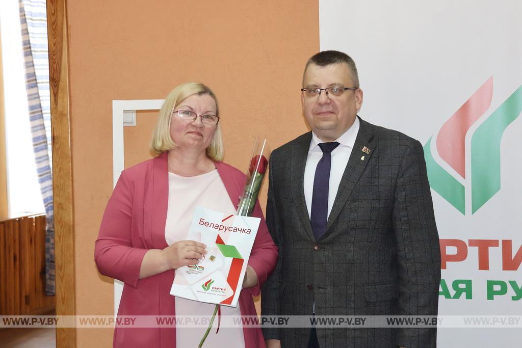 Героинями буклета «Беларусачка» стали 15 жительниц Пинского района