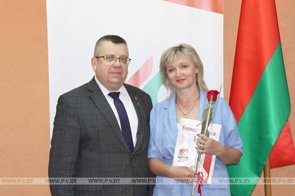 Героинями буклета «Беларусачка» стали 15 жительниц Пинского района