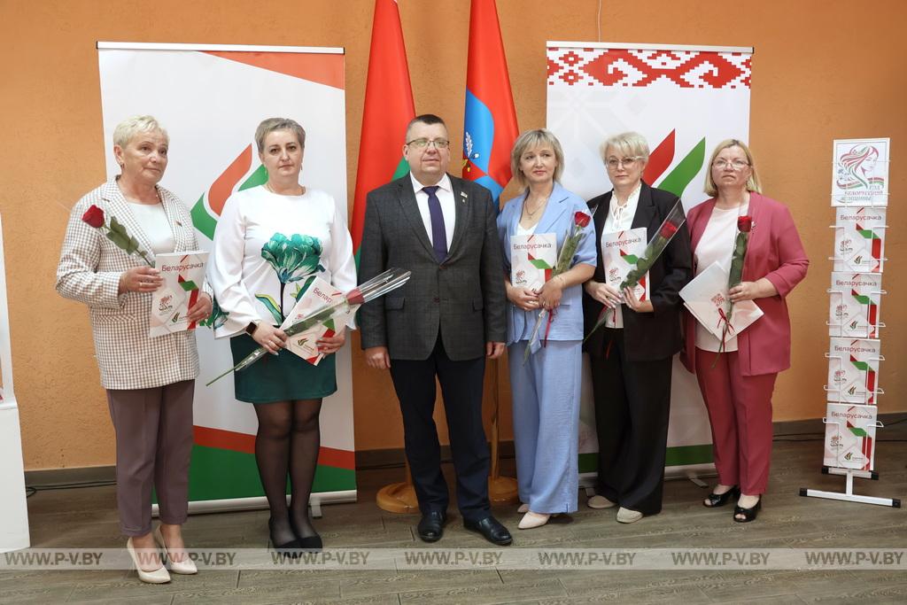 Героинями буклета «Беларусачка» стали 15 жительниц Пинского района