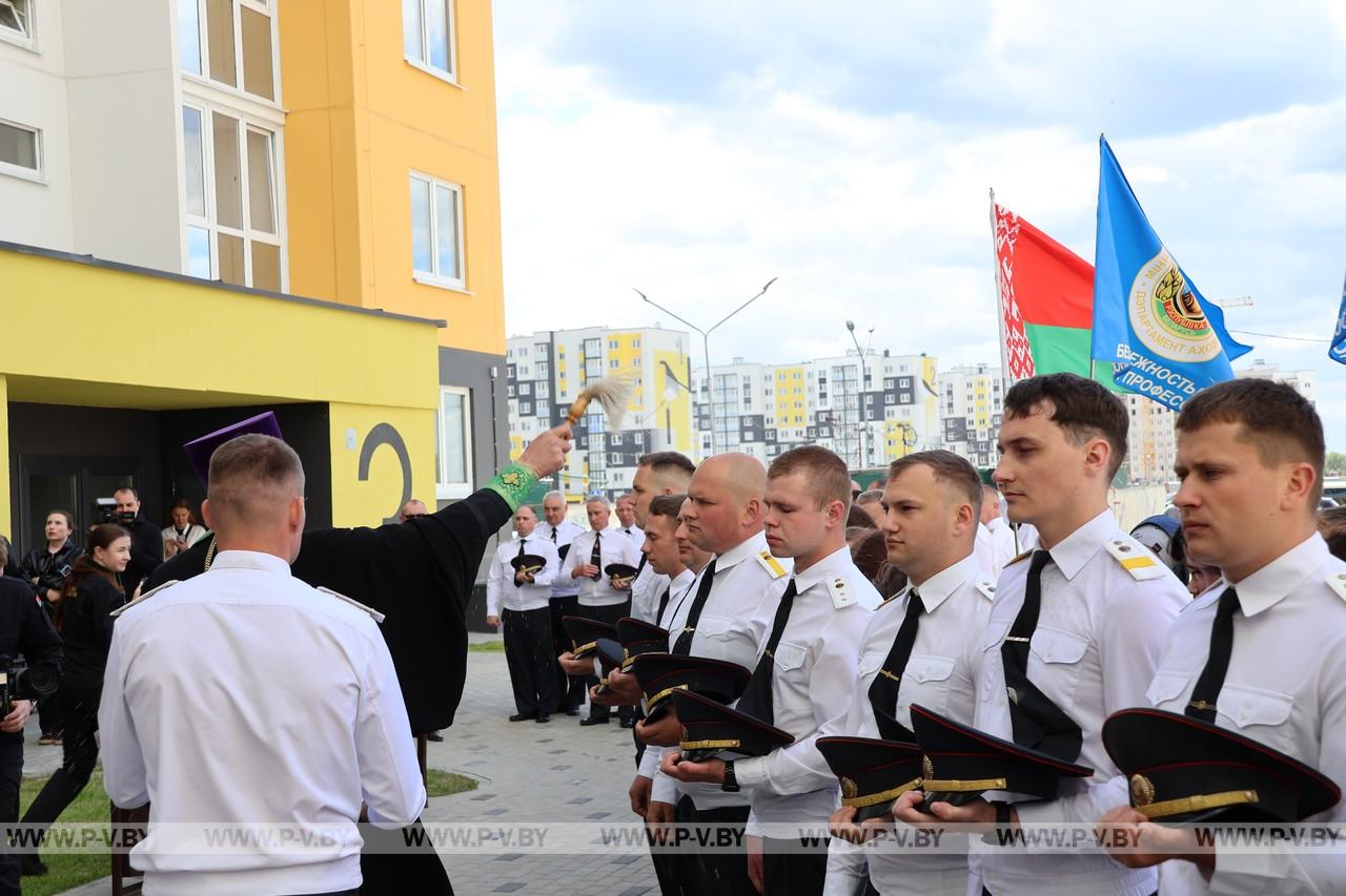 Сотрудникам Департамента охраны Брестской области вручили ключи от арендных квартир