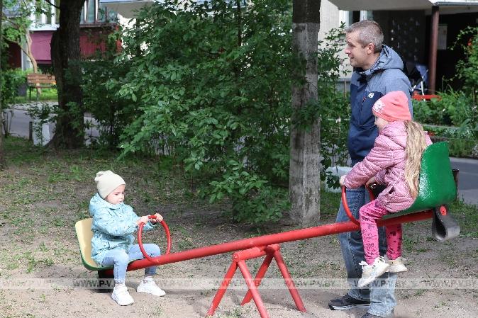 В Пинске открыли новую детскую площадку