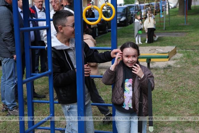 В Пинске открыли новую детскую площадку