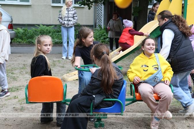 В Пинске открыли новую детскую площадку