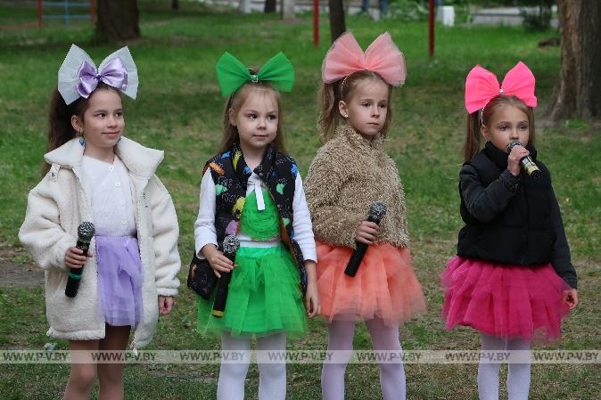 В Пинске открыли новую детскую площадку