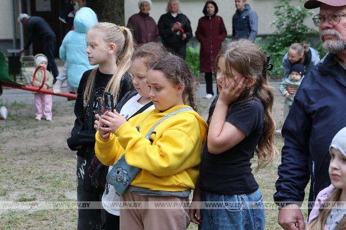 В Пинске открыли новую детскую площадку