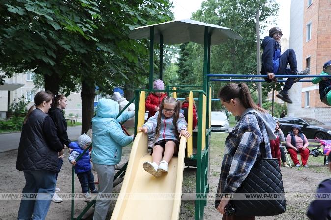 В Пинске открыли новую детскую площадку