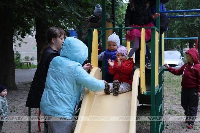 В Пинске открыли новую детскую площадку